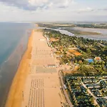 Апартаменты Easy Flat Next To The Sea In